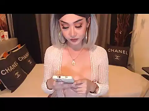 Snapshot of JustForCassie chatting on 19, 9, 2025 JustForCassie online show from 19, 9, 2025