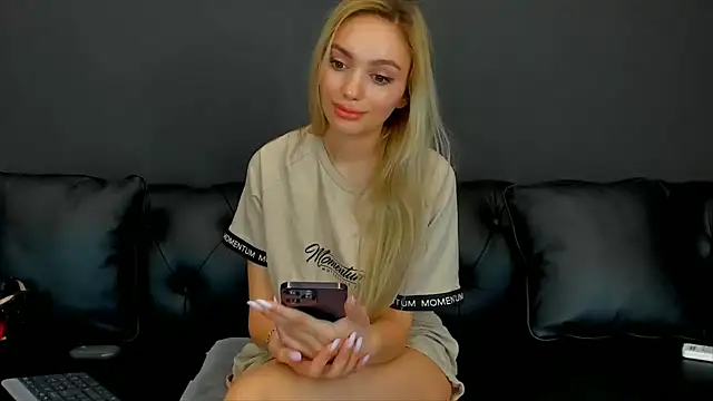 HaleySweet18 online show from 25, 6, 2026