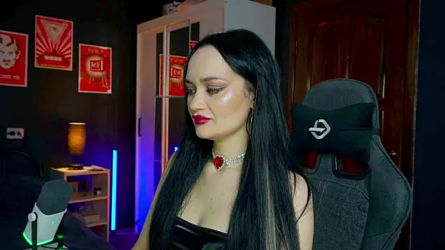 QueenAliss online show from 28, 11, 2025