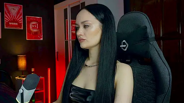 QueenAliss online show from 1, 3, 2026