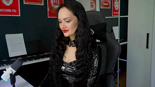 QueenAliss online show from 9, 9, 2025