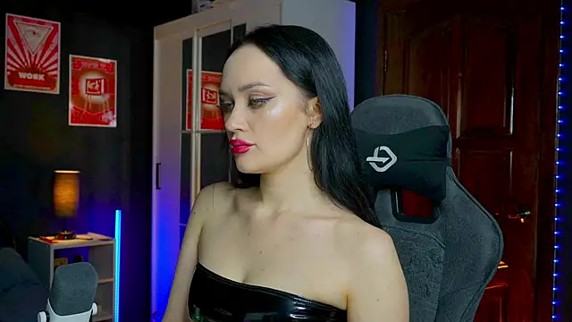 QueenAliss online show from 23, 11, 2025