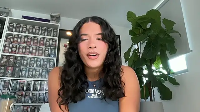 kendrasmithTS online show from 28, 6, 2026