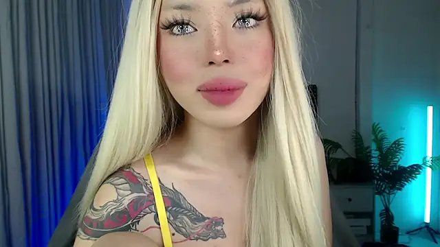 SweetCheska19 online show from 8, 9, 2025