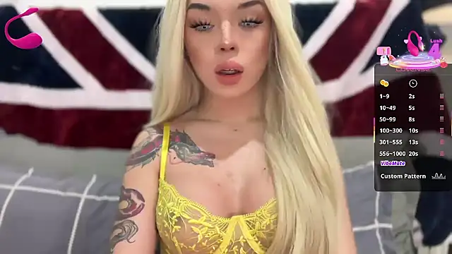 SweetCheska19 online show from 3, 10, 2025