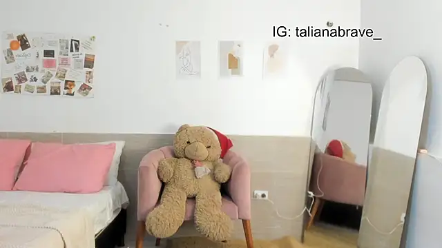 ValienteGirl  online show from 4, 10, 2025