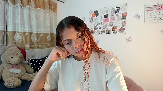 ValienteGirl  online show from 18, 1, 2025