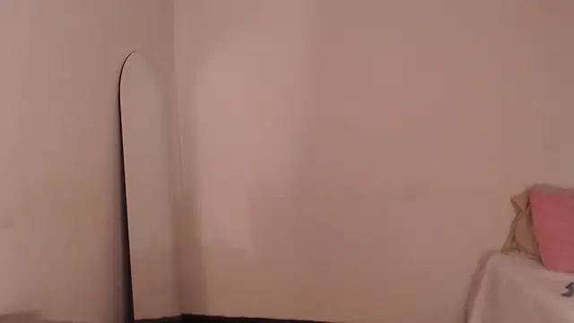 ValienteGirl  online show from 13, 4, 2026