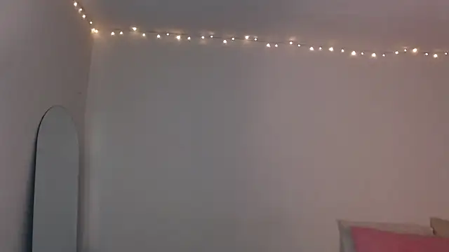 ValienteGirl  online show from 11, 4, 2026