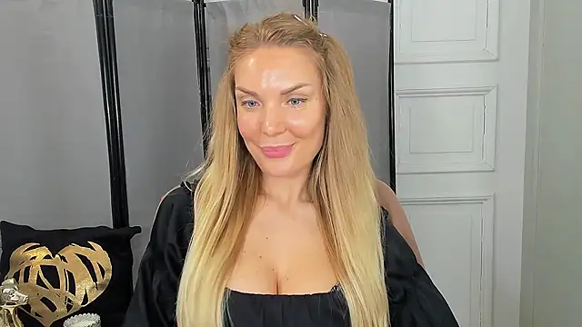 AulloraHoney online show from 7, 6, 2026