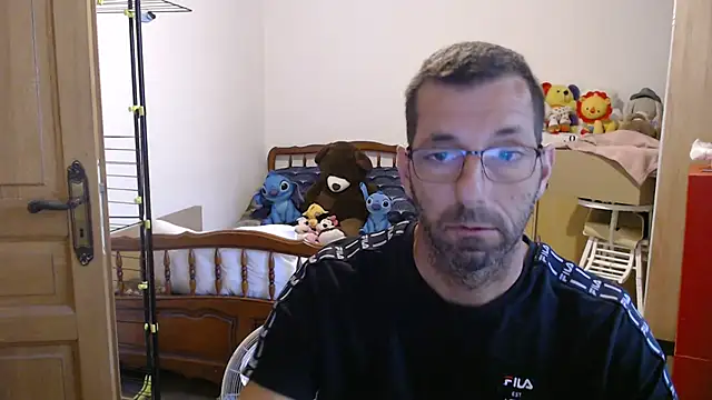 Snapshot of steph19x5 chatting on 4, 7, 2026 steph19x5 online show from 4, 7, 2026