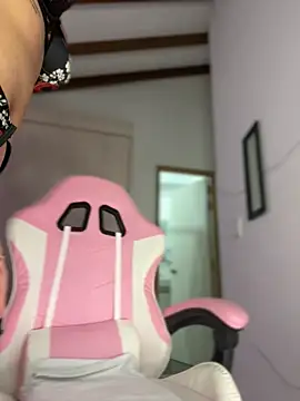 Little Amber6 online show from 11, 4, 2026