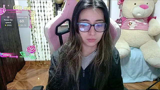 Maggie Fox3 online show from 12, 10, 2025