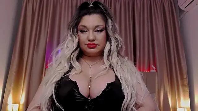 Snapshot of Larissa_K chatting on 12, 11, 2025 Larissa K online show from 12, 11, 2025