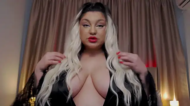 Snapshot of Larissa_K chatting on 12, 9, 2025 Larissa K online show from 12, 9, 2025