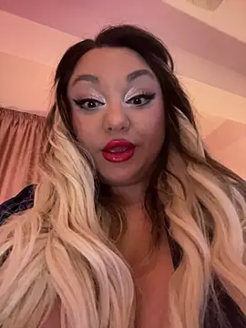 Snapshot of Larissa_K chatting on 14, 11, 2025 Larissa K online show from 14, 11, 2025