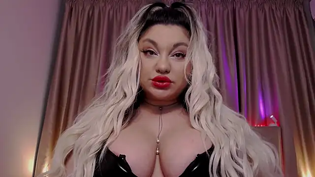 Snapshot of Larissa_K chatting on 6, 11, 2025 Larissa K online show from 6, 11, 2025