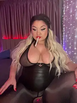 Snapshot of Larissa_K chatting on 21, 11, 2025 Larissa K online show from 21, 11, 2025