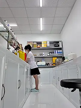 HinaLovely online show from 15, 4, 2026