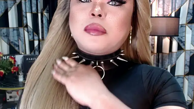 Snapshot of Mistress_DOMnicaaxx chatting on 17, 9, 2025 Mistress DOMnicaaxx online show from 17, 9, 2025