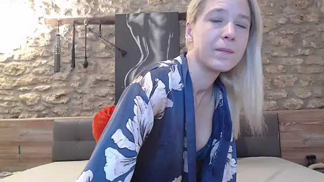 Snapshot of Naschkatze01 chatting on 21, 12, 2025 Naschkatze01 online show from 21, 12, 2025