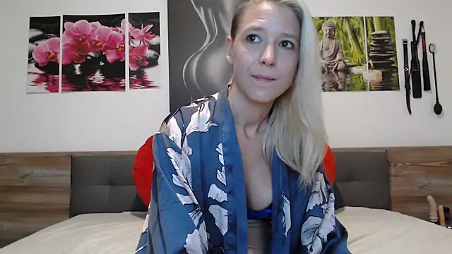 Naschkatze01 online show from 13, 10, 2025