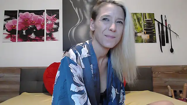 Naschkatze01 online show from 28, 10, 2025