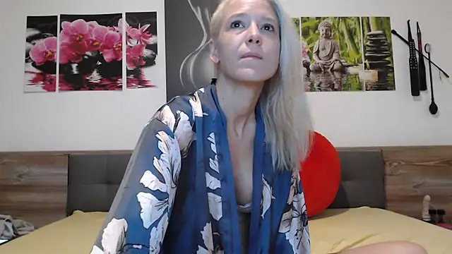 Naschkatze01 online show from 14, 11, 2025