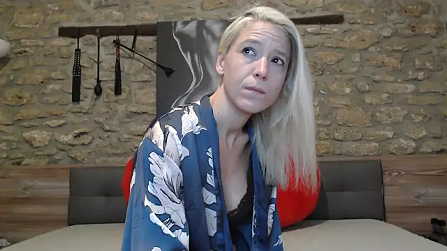 Snapshot of Naschkatze01 chatting on 3, 12, 2025 Naschkatze01 online show from 3, 12, 2025