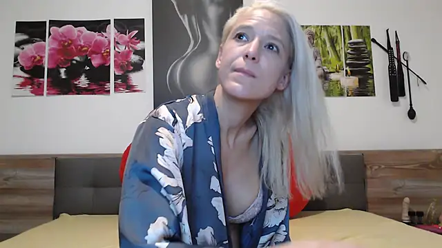 Naschkatze01 online show from 14, 11, 2025