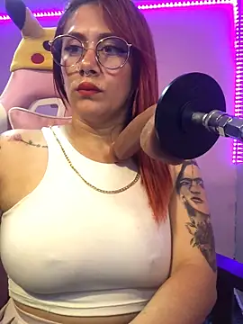 Luna Paris  online show from 25, 2, 2025