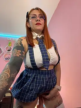 Luna Paris  online show from 20, 9, 2025