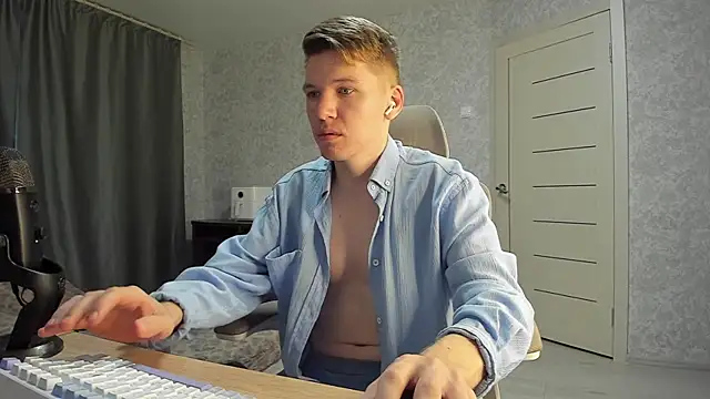 Snapshot of Bananas_dick chatting on 4, 10, 2025 Bananas dick online show from 4, 10, 2025