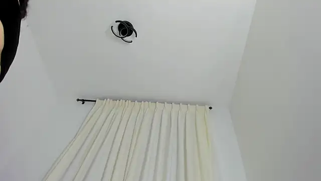 candyhotsquirt xx online show from 18, 4, 2026