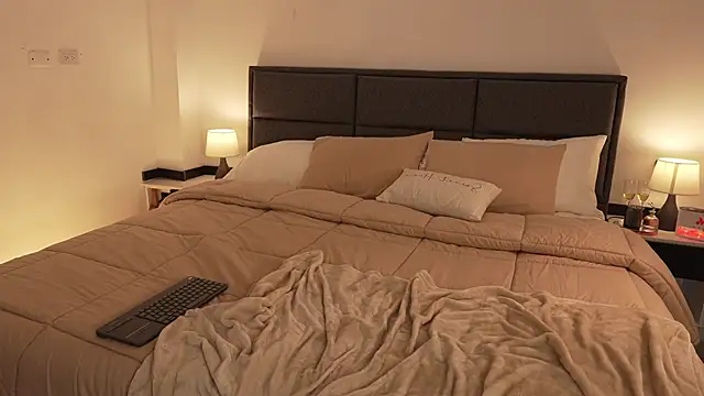 GiaFaaris online show from 8, 9, 2025