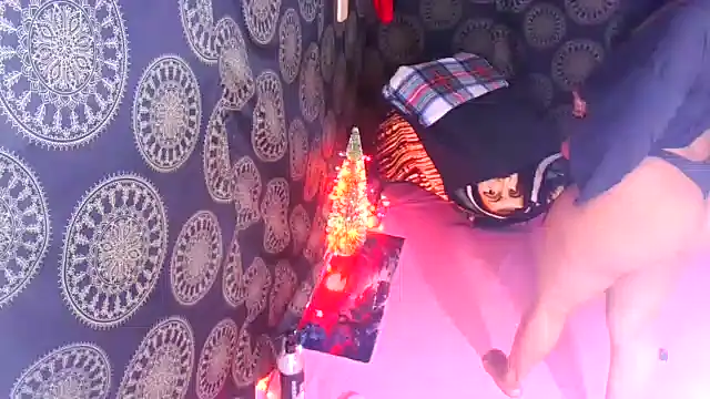 Snapshot of LunaRai chatting on 16, 12, 2025 LunaRai online show from 16, 12, 2025