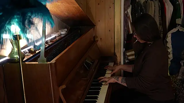 VanessaDoyle online show from 10, 9, 2025