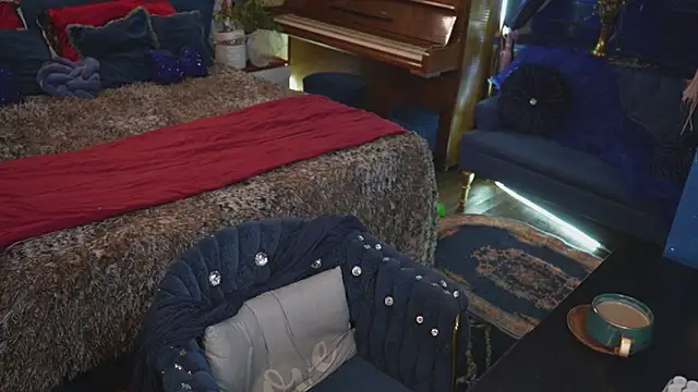 VanessaDoyle online show from 10, 11, 2025