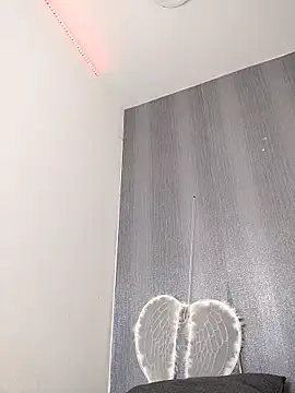 Amira Milker online show from 26, 2, 2025