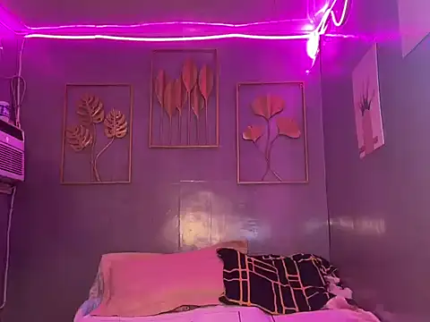 Delicate Savannah online show from 24, 9, 2025