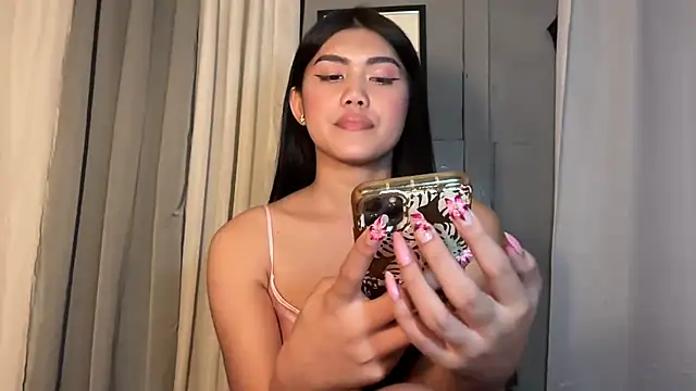 Delicate Savannah online show from 7, 11, 2025