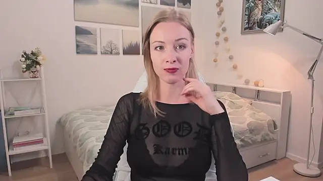 MissRightX online show from 8, 9, 2025