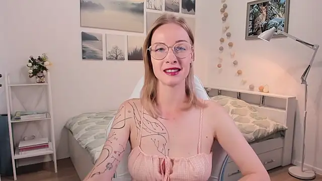 MissRightX online show from 9, 9, 2025