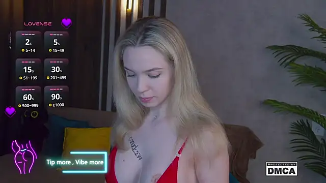 Snapshot of Holl1Would chatting on 21, 3, 2025 Holl1Would online show from 21, 3, 2025