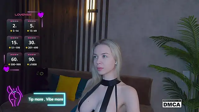 Snapshot of Holl1Would chatting on 5, 3, 2025 Holl1Would online show from 5, 3, 2025