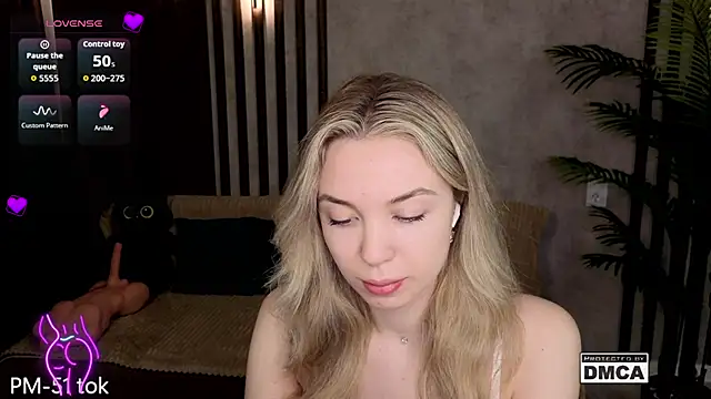 Holl1Would online show from 12, 3, 2026