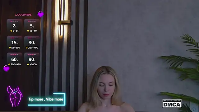 Snapshot of Holl1Would chatting on 19, 3, 2025 Holl1Would online show from 19, 3, 2025