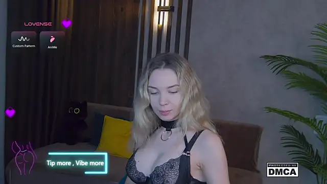 Snapshot of Holl1Would chatting on 1, 3, 2025 Holl1Would online show from 1, 3, 2025