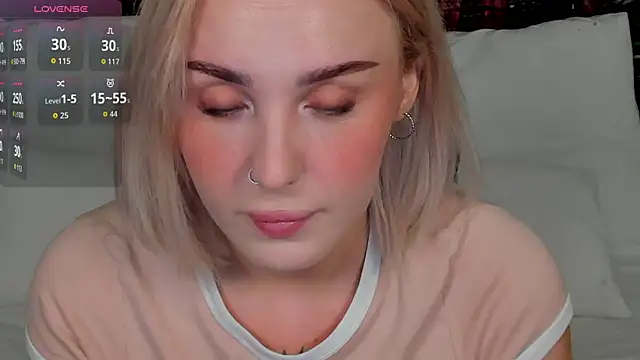 Snapshot of LianaFord chatting on 22, 10, 2025 LianaFord online show from 22, 10, 2025