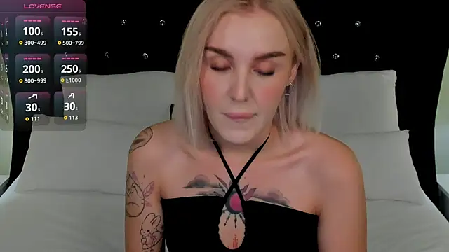 Snapshot of LianaFord chatting on 15, 10, 2025 LianaFord online show from 15, 10, 2025